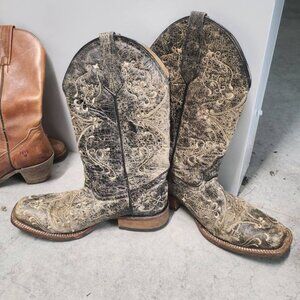 Circle G western boots with beautiful stitching design